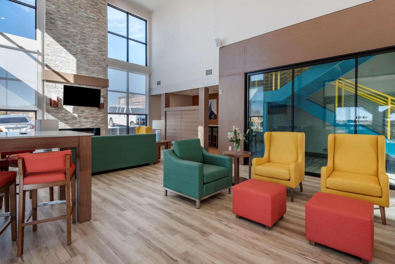Comfort Suites Colorado Springs East - Medical Center Area Exterior foto
